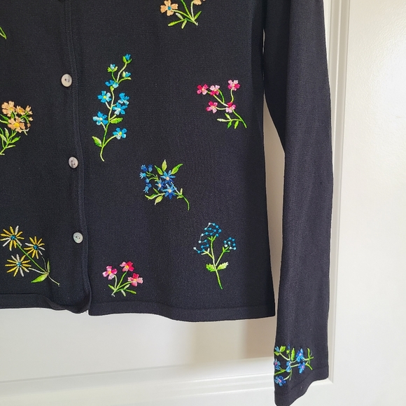 Northern Isles Black Button Up Floral Embroidered Cardigan Sweater Size Small - Picture 3 of 9